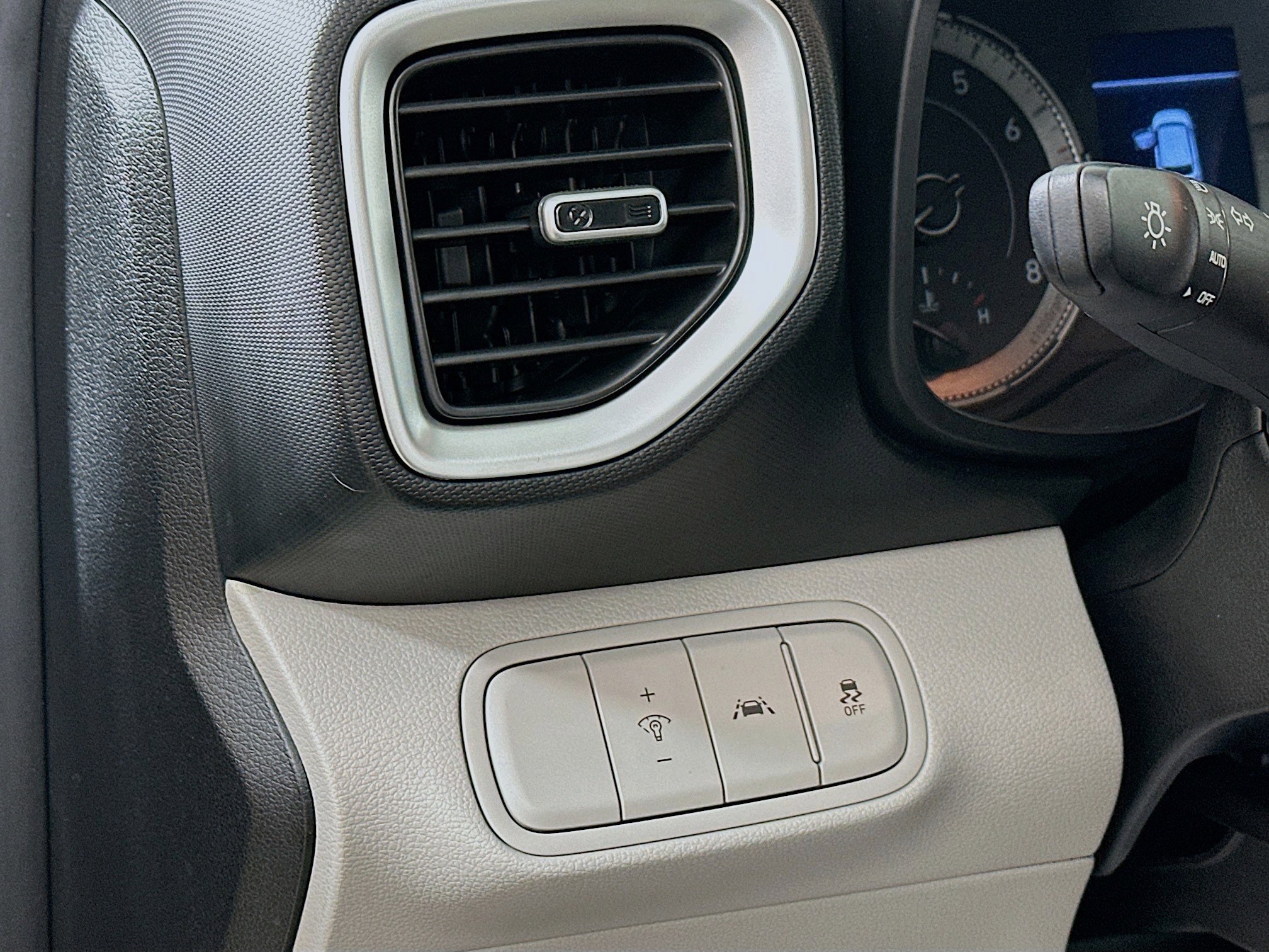 Used 2022 Hyundai Venue SEL image 10