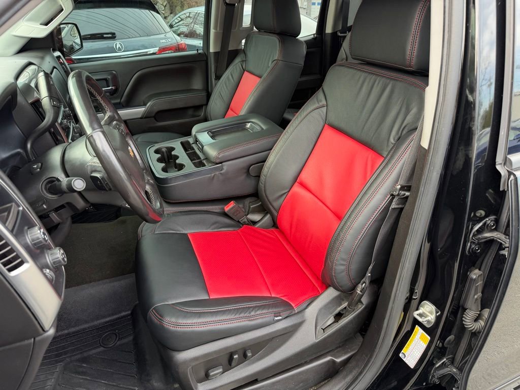 Used 2018 Chevrolet Silverado 1500 LT w/ Midnight Edition image 18