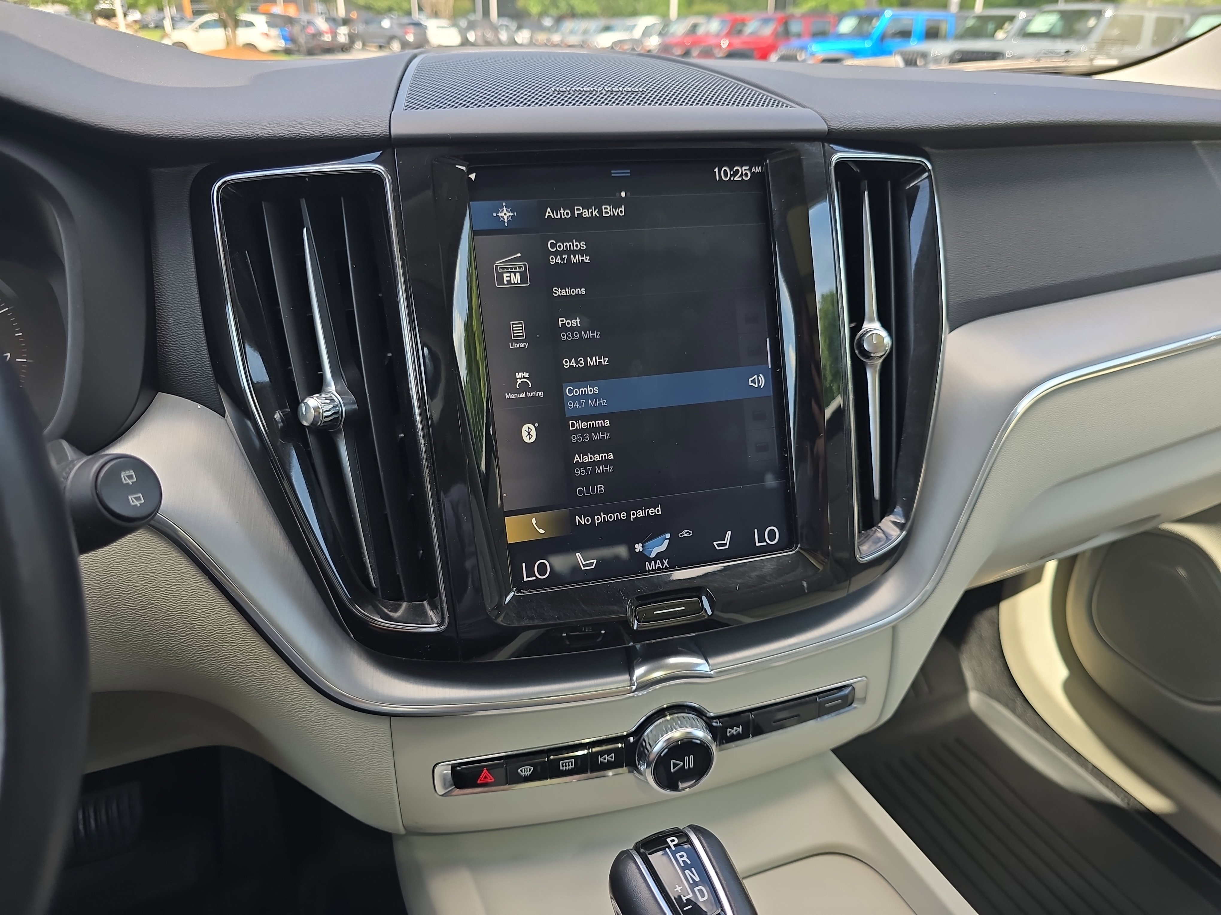 Used 2019 Volvo XC60 T5 Momentum w/ Multimedia Package AWD/4WD image 20