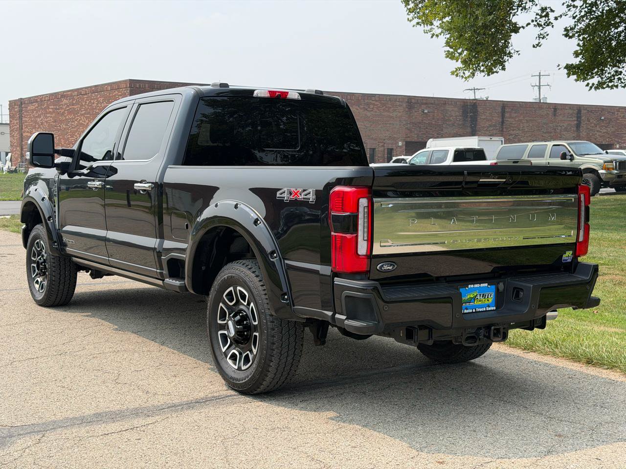 Used 2023 Ford F250 Platinum AWD/4WD image 4