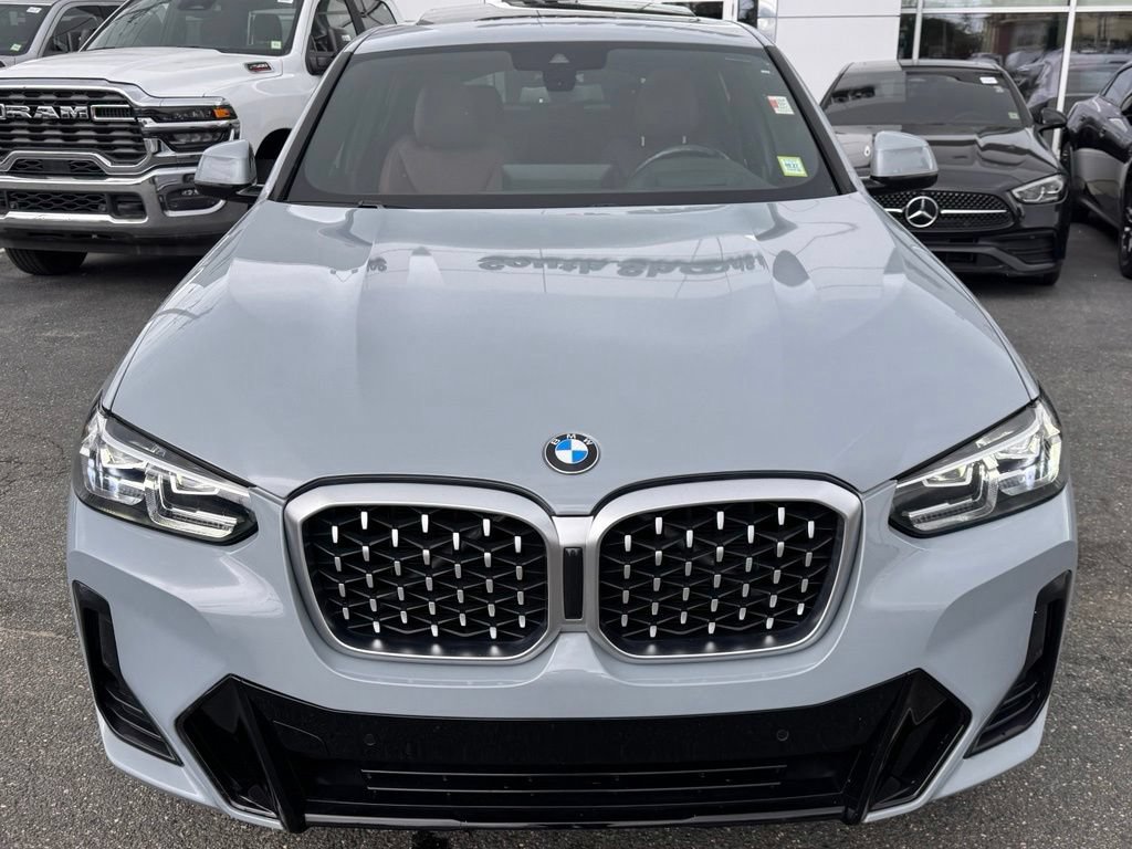 Used 2024 BMW X4 xDrive30i w/ Premium Package AWD/4WD image 3