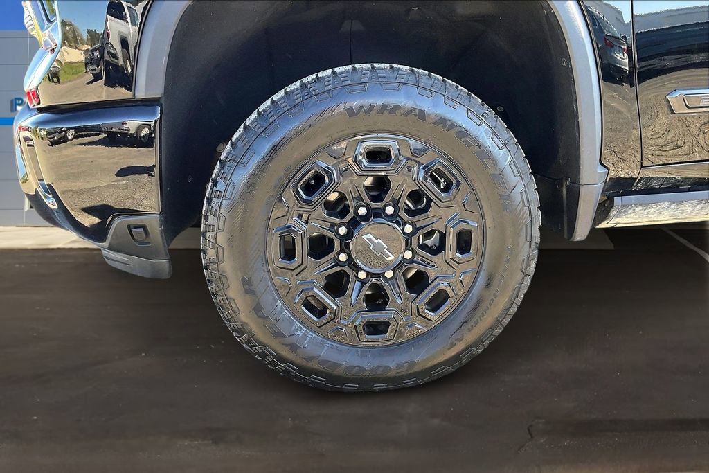 Used 2024 Chevrolet Silverado 2500 High Country w/ High Country Premium Package AWD/4WD image 35
