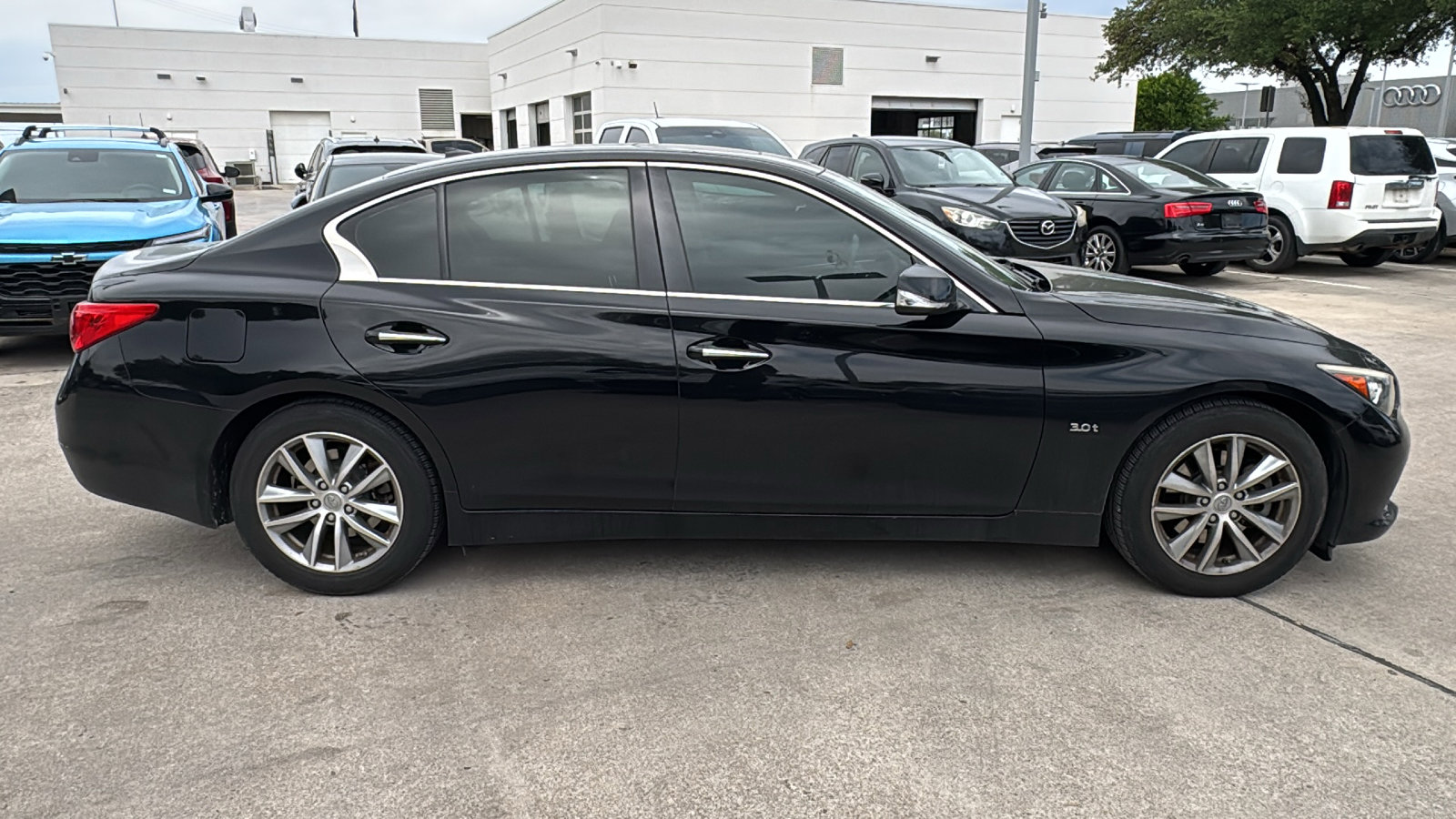 Used 2016 INFINITI Q50 3.0t Premium w/ Cargo Package RWD image 8