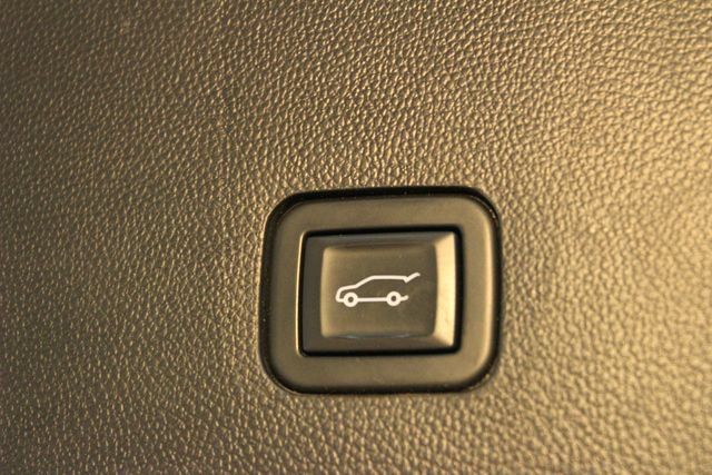 Used 2021 Chevrolet Traverse LT w/ LPO, Floor Liner Package AWD/4WD image 17