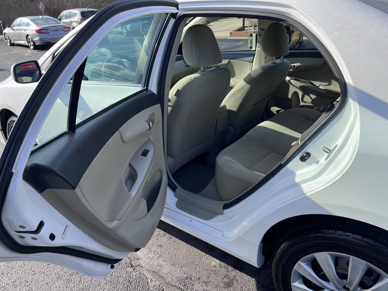 Used 2013 Toyota Corolla LE FWD image 18