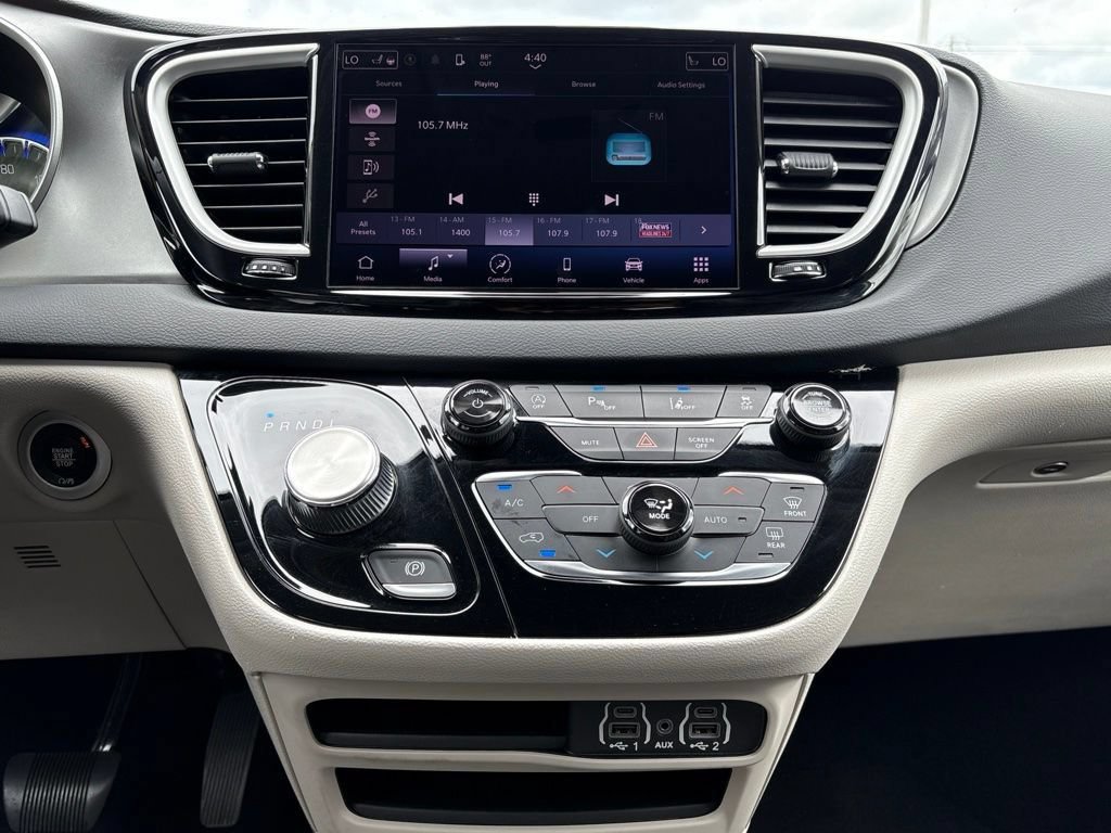 Used 2023 Chrysler Pacifica Touring-L FWD image 34