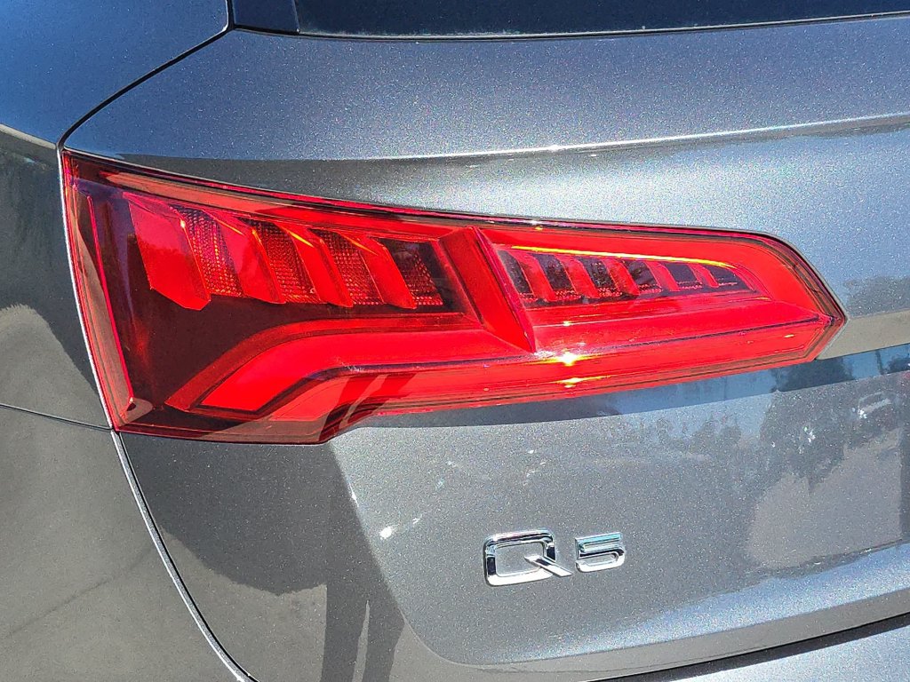 Used 2020 Audi Q5 2.0T Titanium Premium Plus w/ Premium Plus Package AWD/4WD image 37