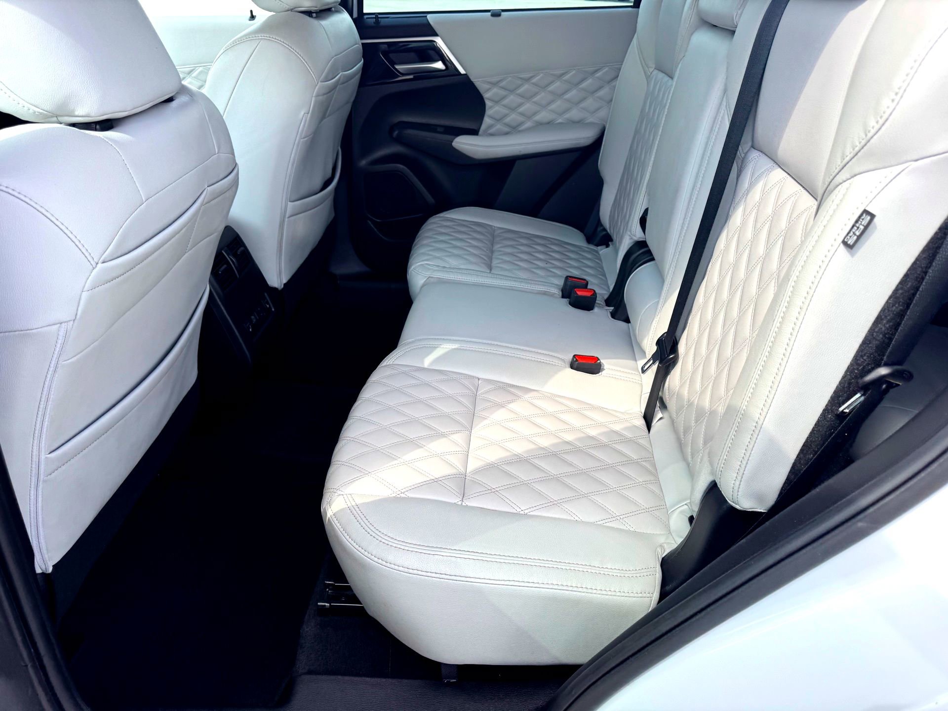 Used 2023 Mitsubishi Outlander SEL image 18