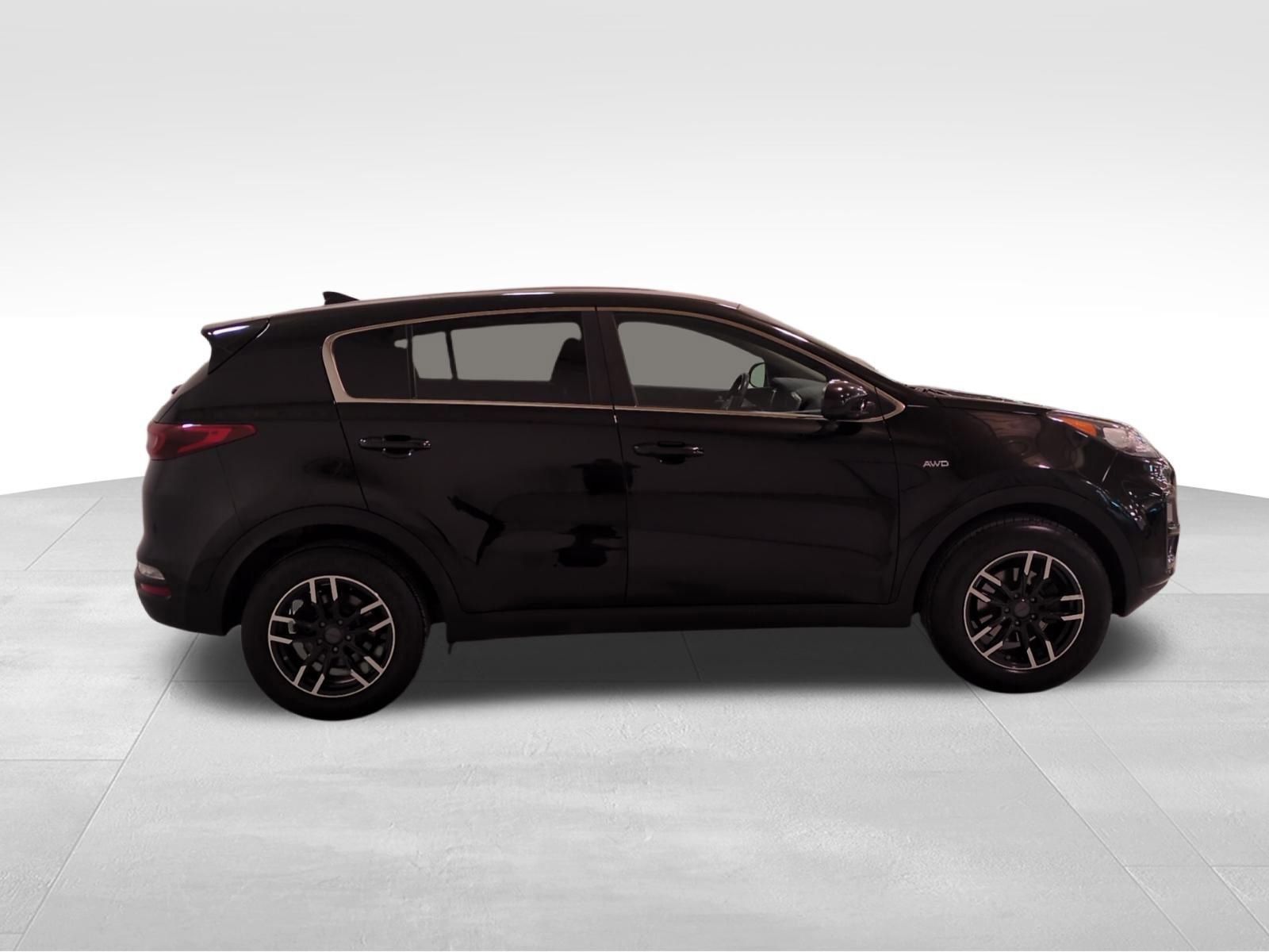 Used 2020 Kia Sportage LX image 2