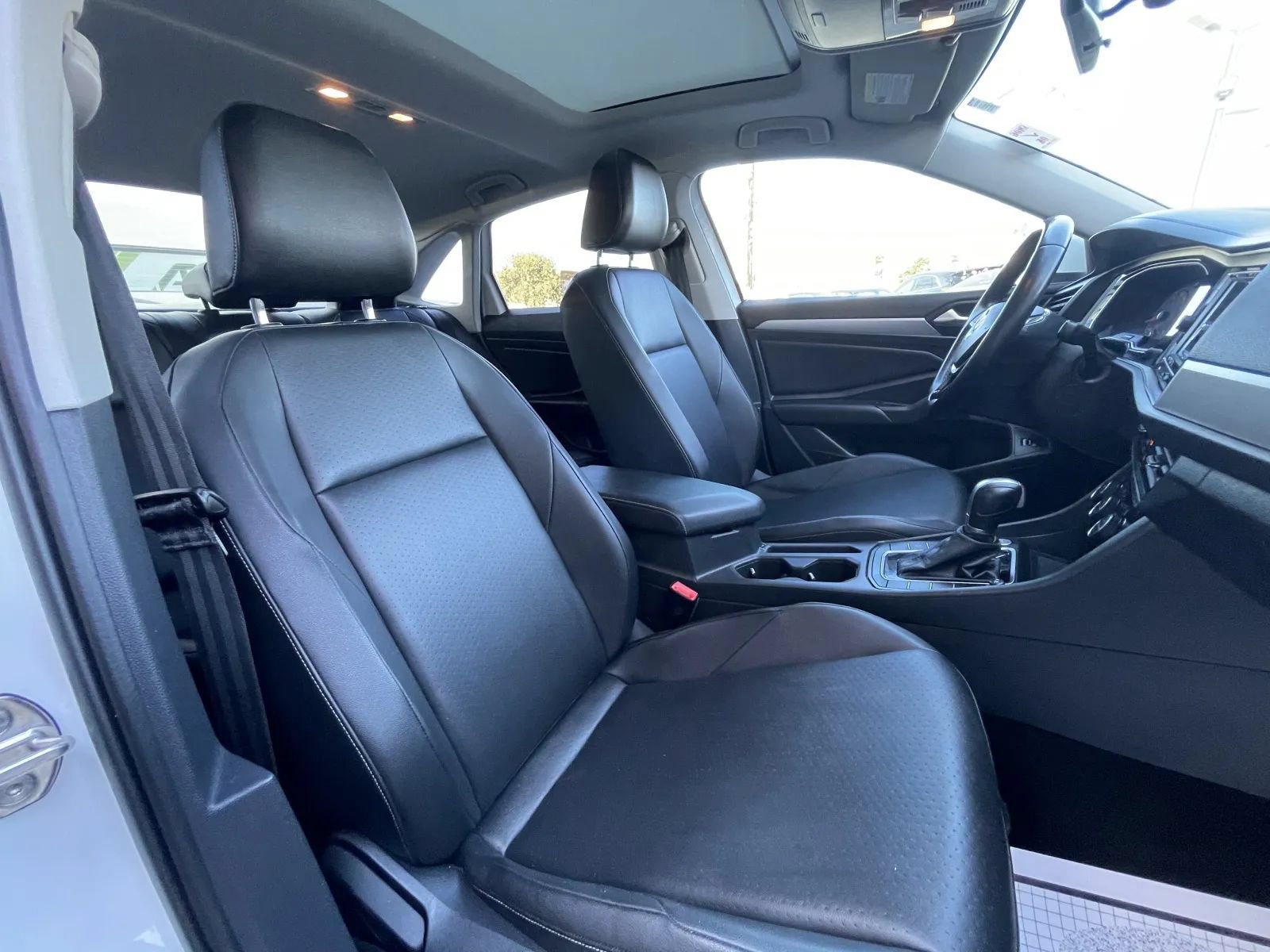 Used 2019 Volkswagen Jetta SE FWD image 13