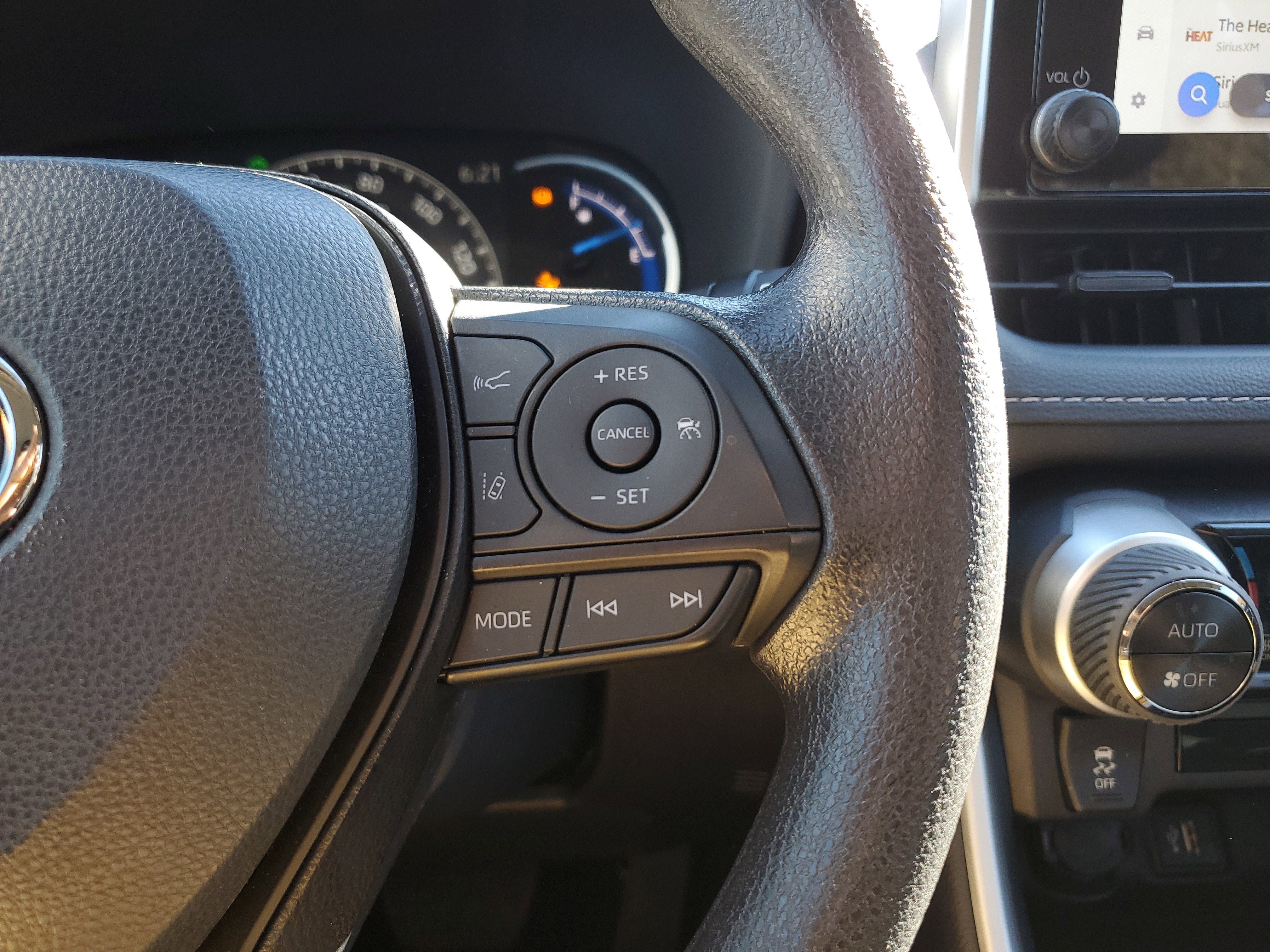 Used 2025 Toyota RAV4 XLE image 22