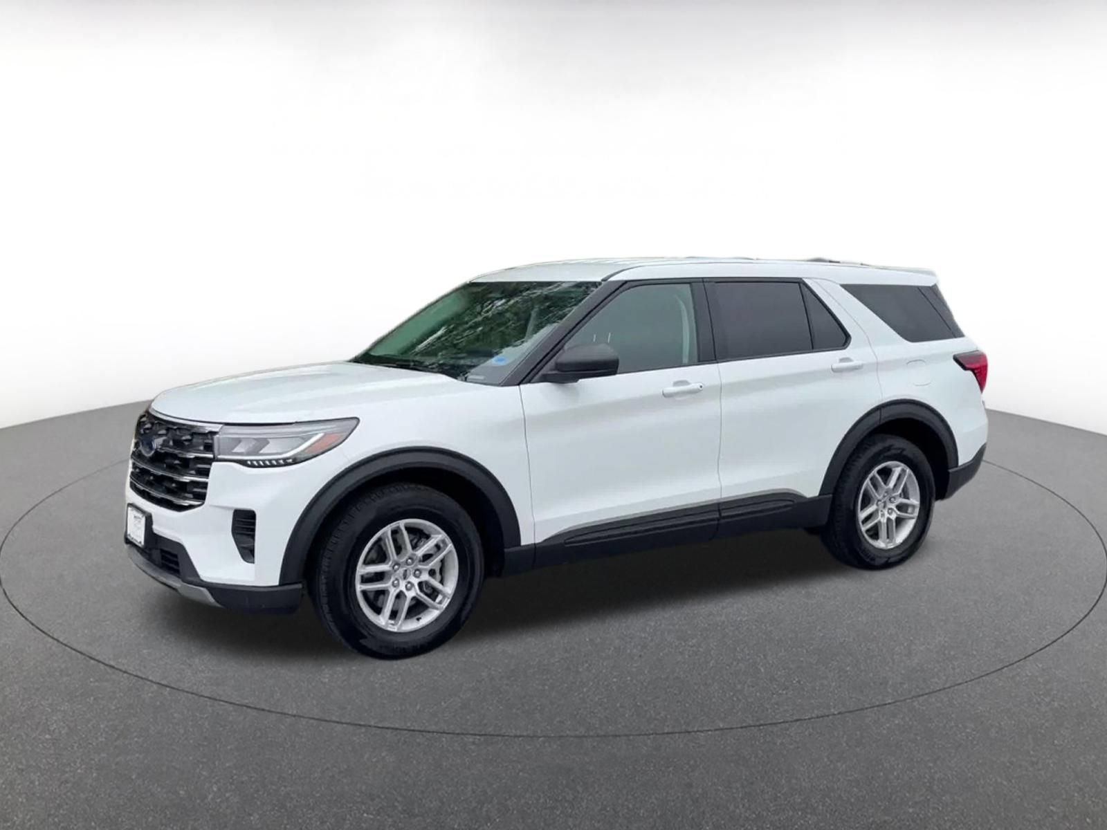 Used 2026 Ford Explorer Active AWD/4WD image 7