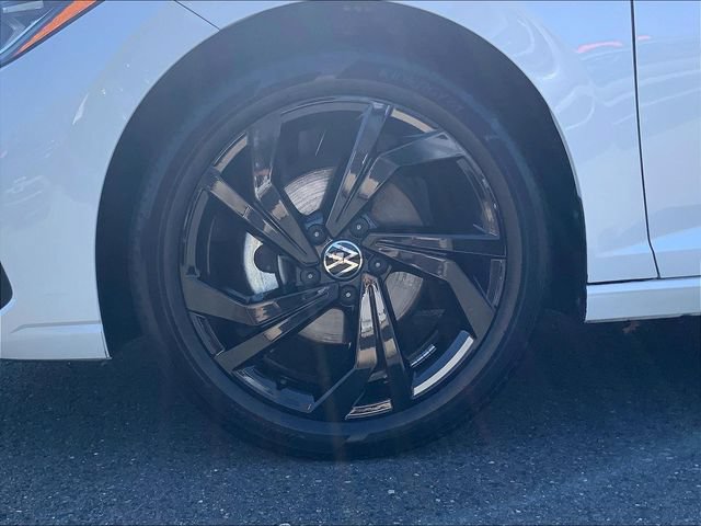 Used 2025 Volkswagen Jetta SE w/ Sunroof Package FWD image 9
