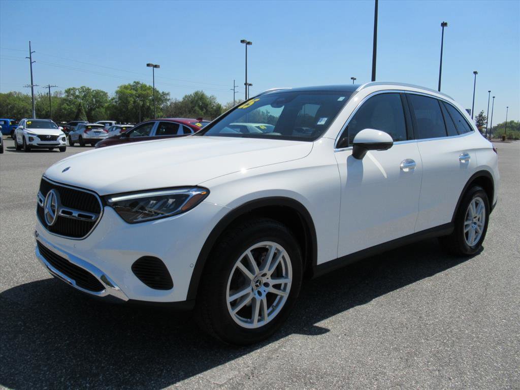 Used 2025 Mercedes-Benz GLC 300 image 3