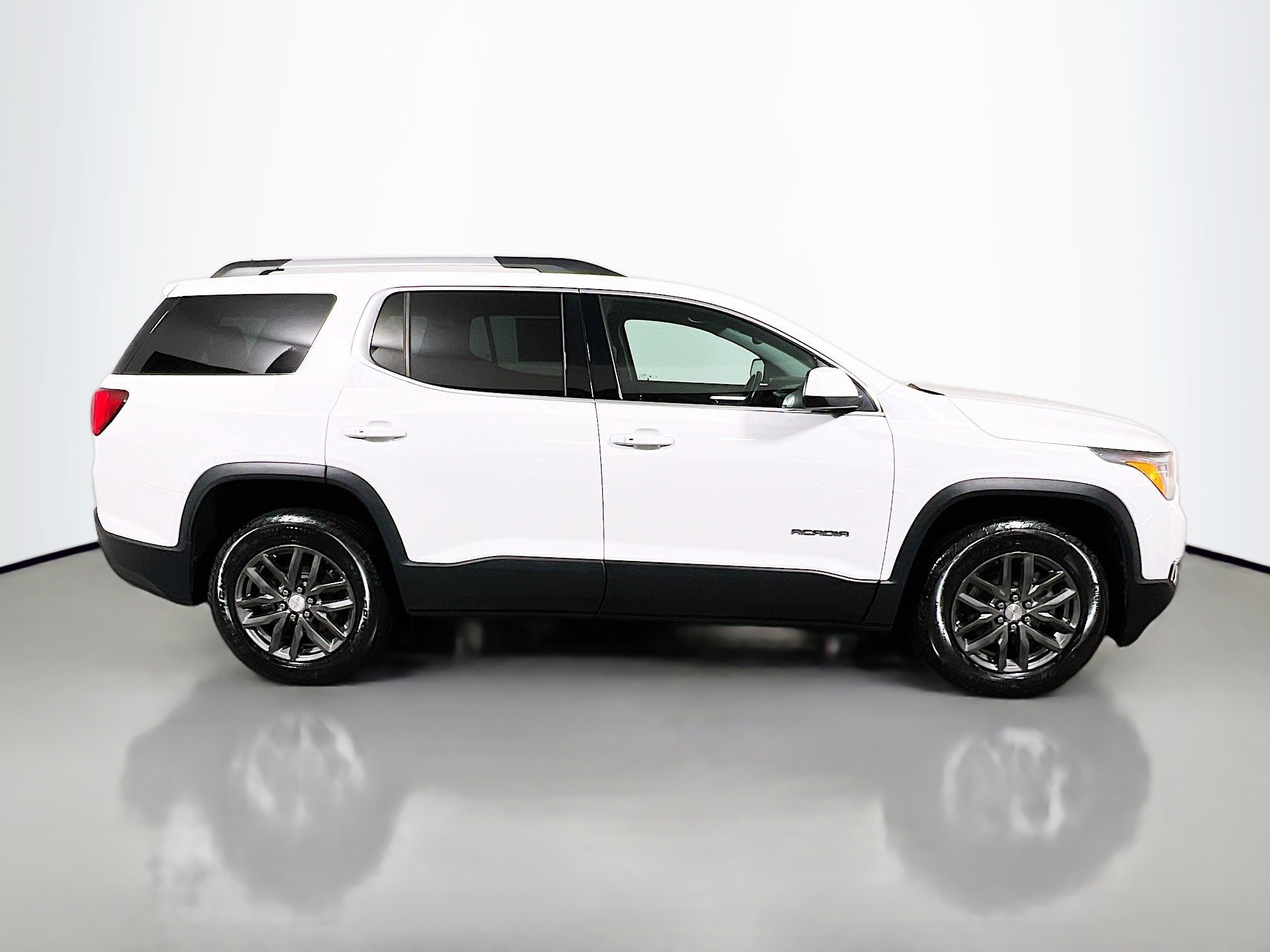 Used 2019 GMC Acadia SLT image 3