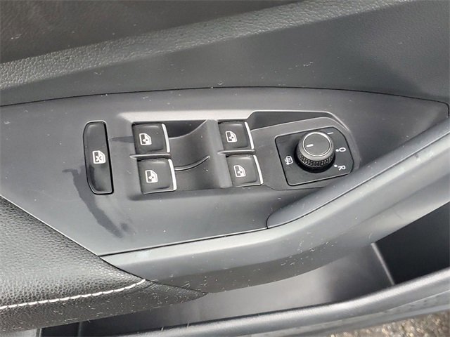 Used 2023 Volkswagen Jetta SE image 14