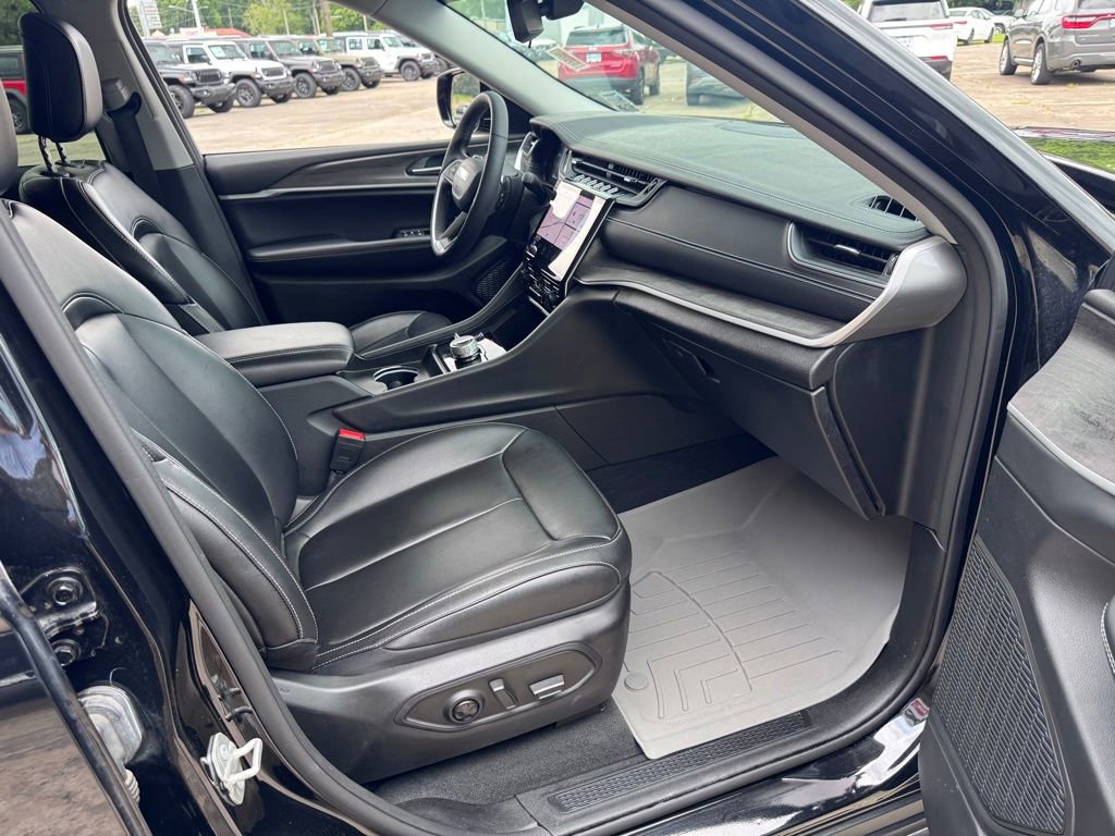 Used 2023 Jeep Grand Cherokee L Limited AWD/4WD image 25