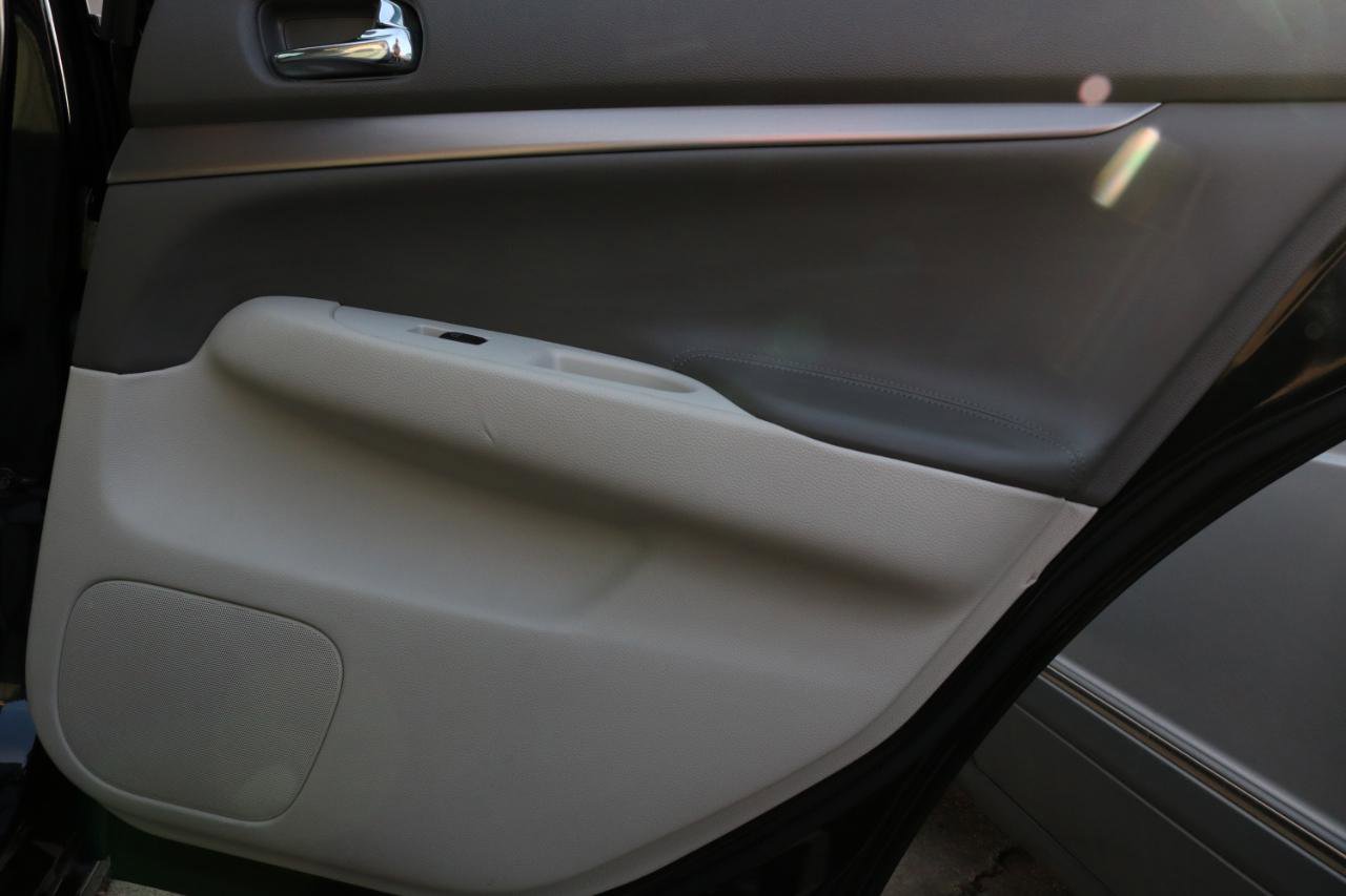 Used 2012 INFINITI G37 x w/ Premium Pkg image 36