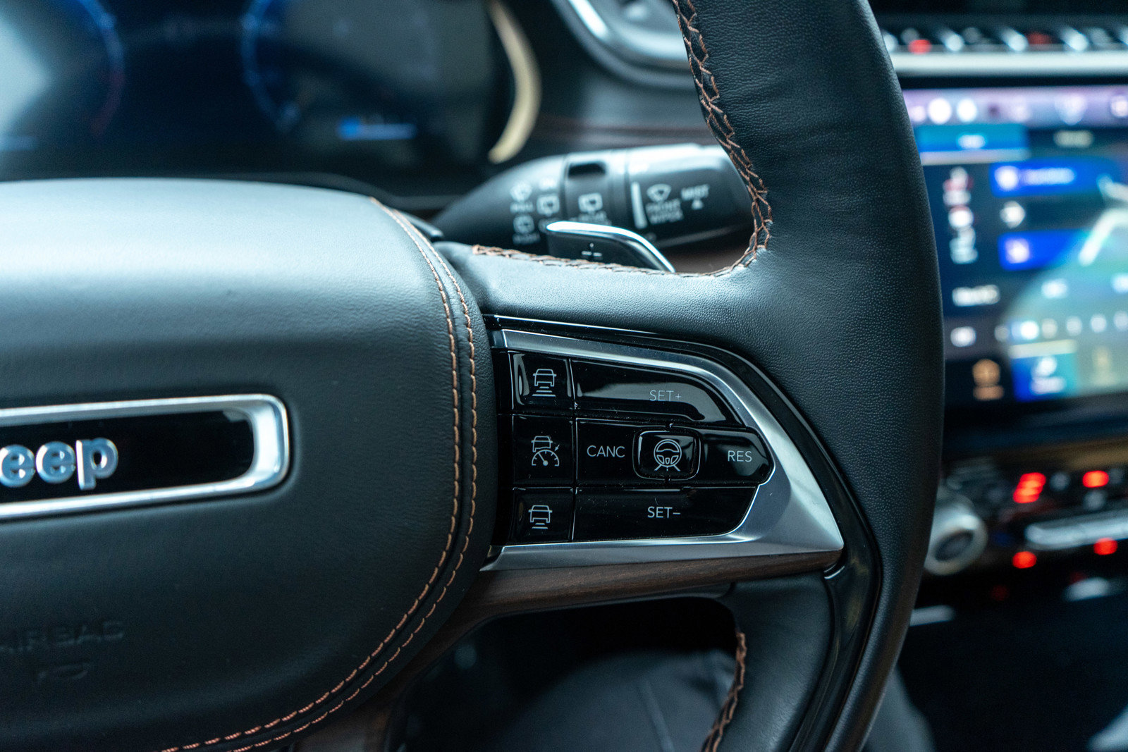 Used 2022 Jeep Grand Cherokee L Summit w/ Luxury Tech Group V image 26