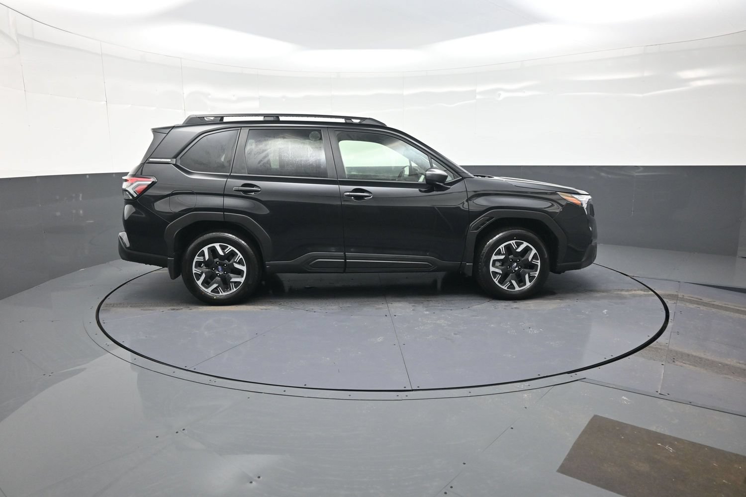Used 2025 Subaru Forester Premium AWD/4WD image 2
