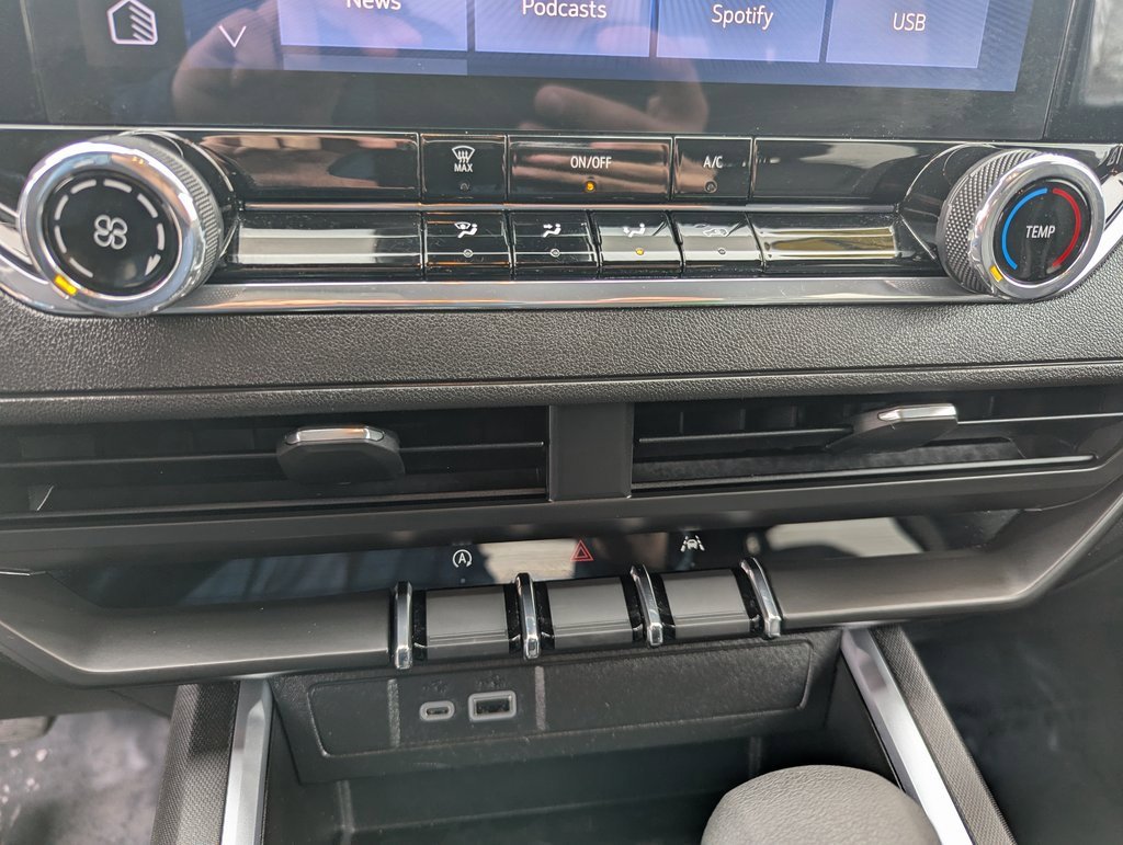 Used 2024 Chevrolet Colorado Trail Boss w/ Advanced Trailering Package image 18