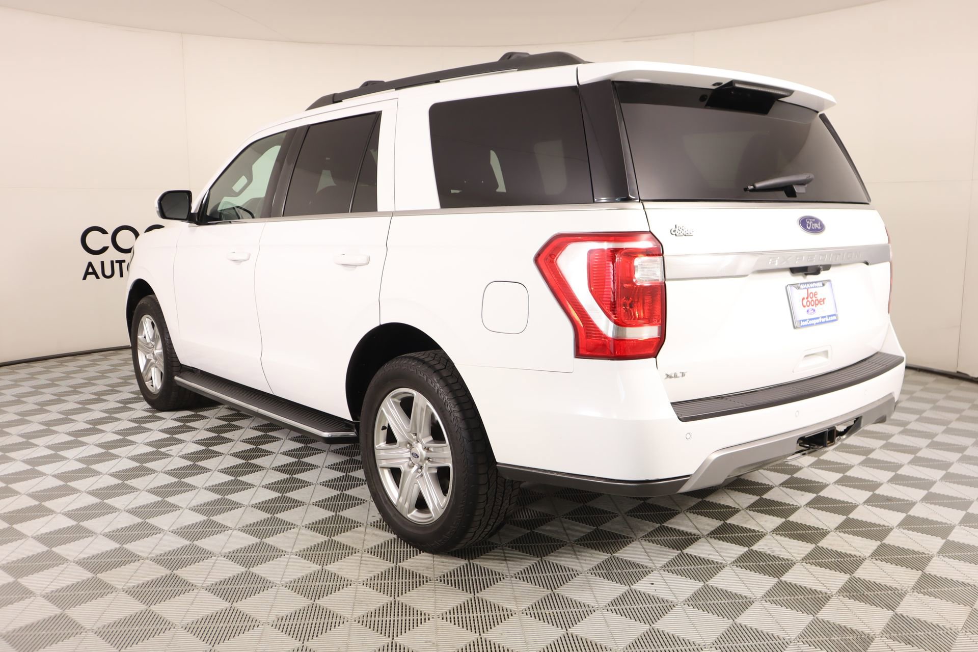 Used 2020 Ford Expedition XLT w/ Equipment Group 202A AWD/4WD image 25