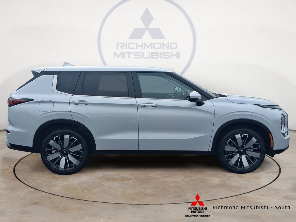 New 2026 Mitsubishi Outlander SE AWD/4WD image 2
