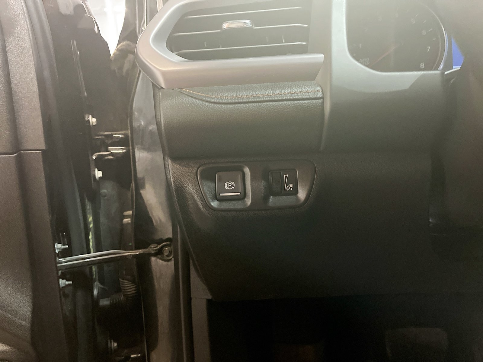 Used 2023 GMC Acadia AT4 w/ Trailering Package AWD/4WD image 10