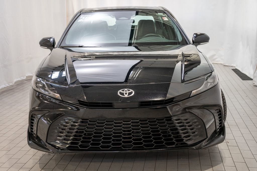 Used 2025 Toyota Camry SE image 2