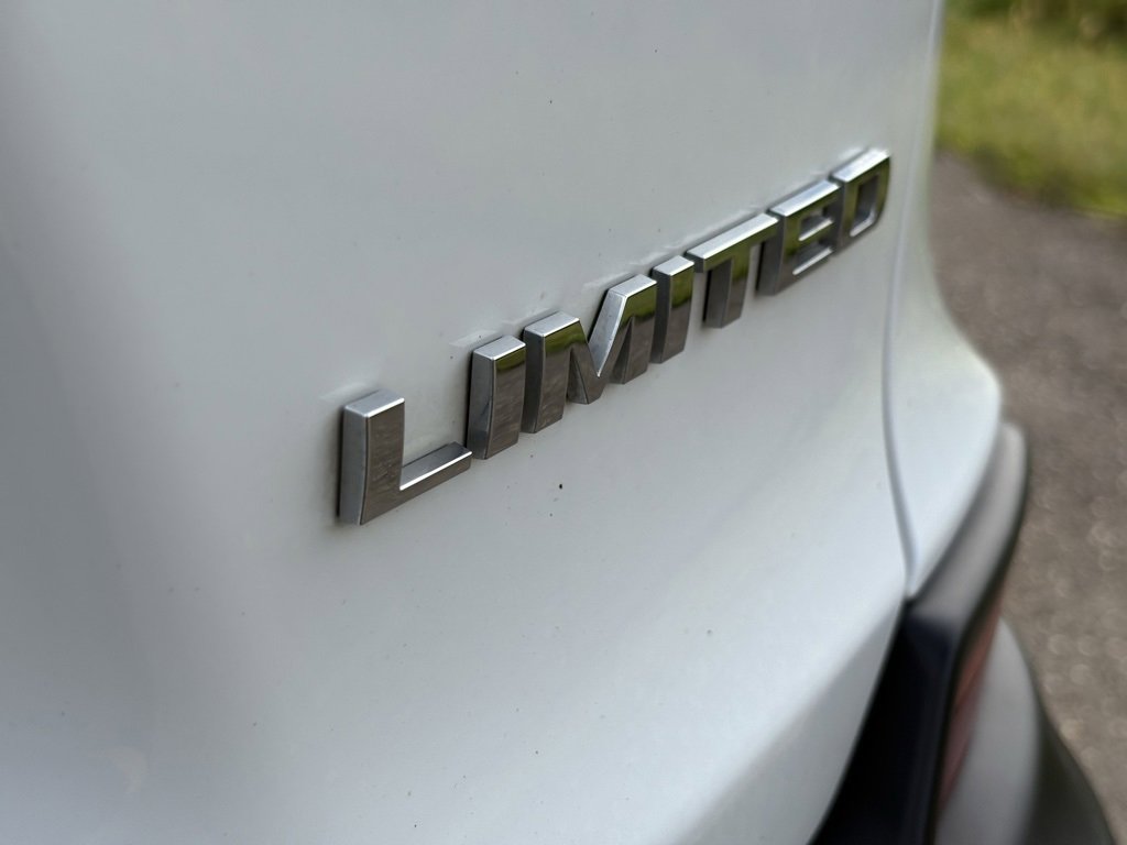 Used 2019 Jeep Cherokee Limited image 11