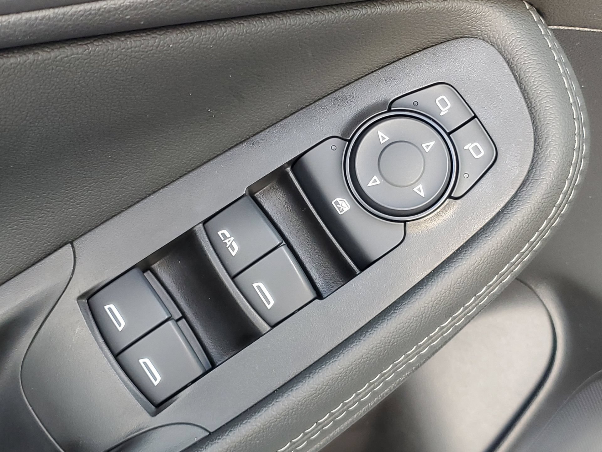 Used 2023 Buick Encore GX Preferred w/ Cold Weather Comfort Package FWD image 17