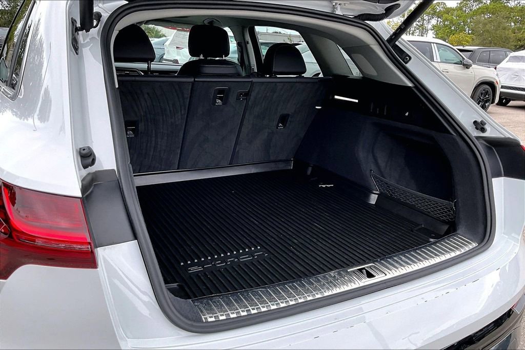 Certified 2024 Audi Q8 e-tron Premium Plus image 15