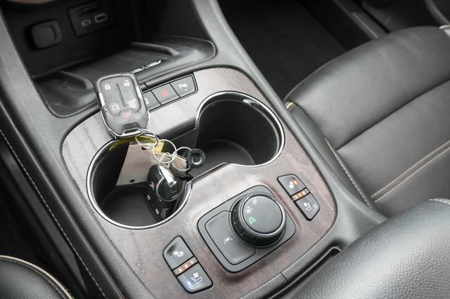 Used 2023 GMC Acadia Denali w/ Denali Technology Package FWD image 23