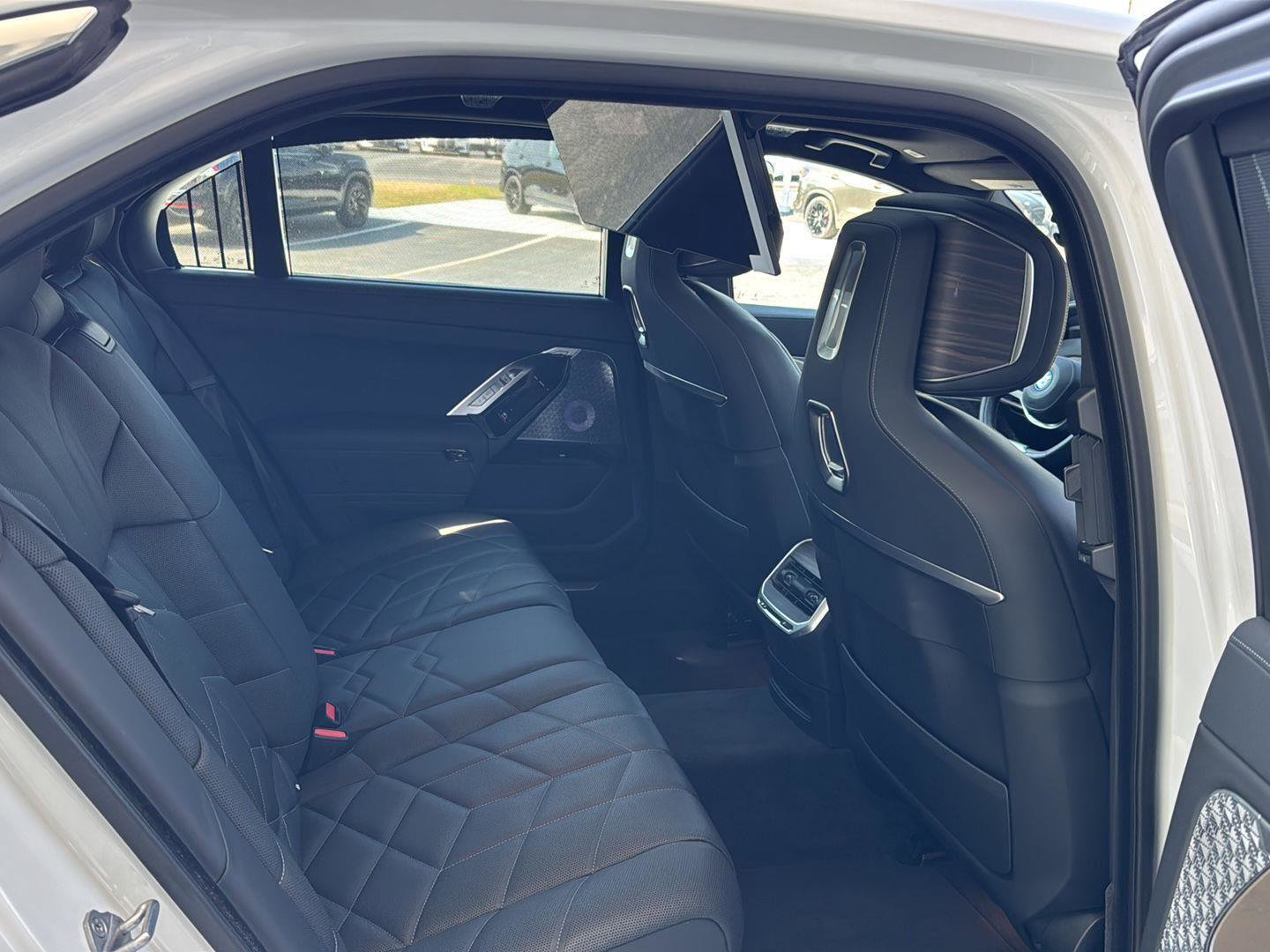 Used 2024 BMW i7 xDrive60 w/ Executive Package image 11