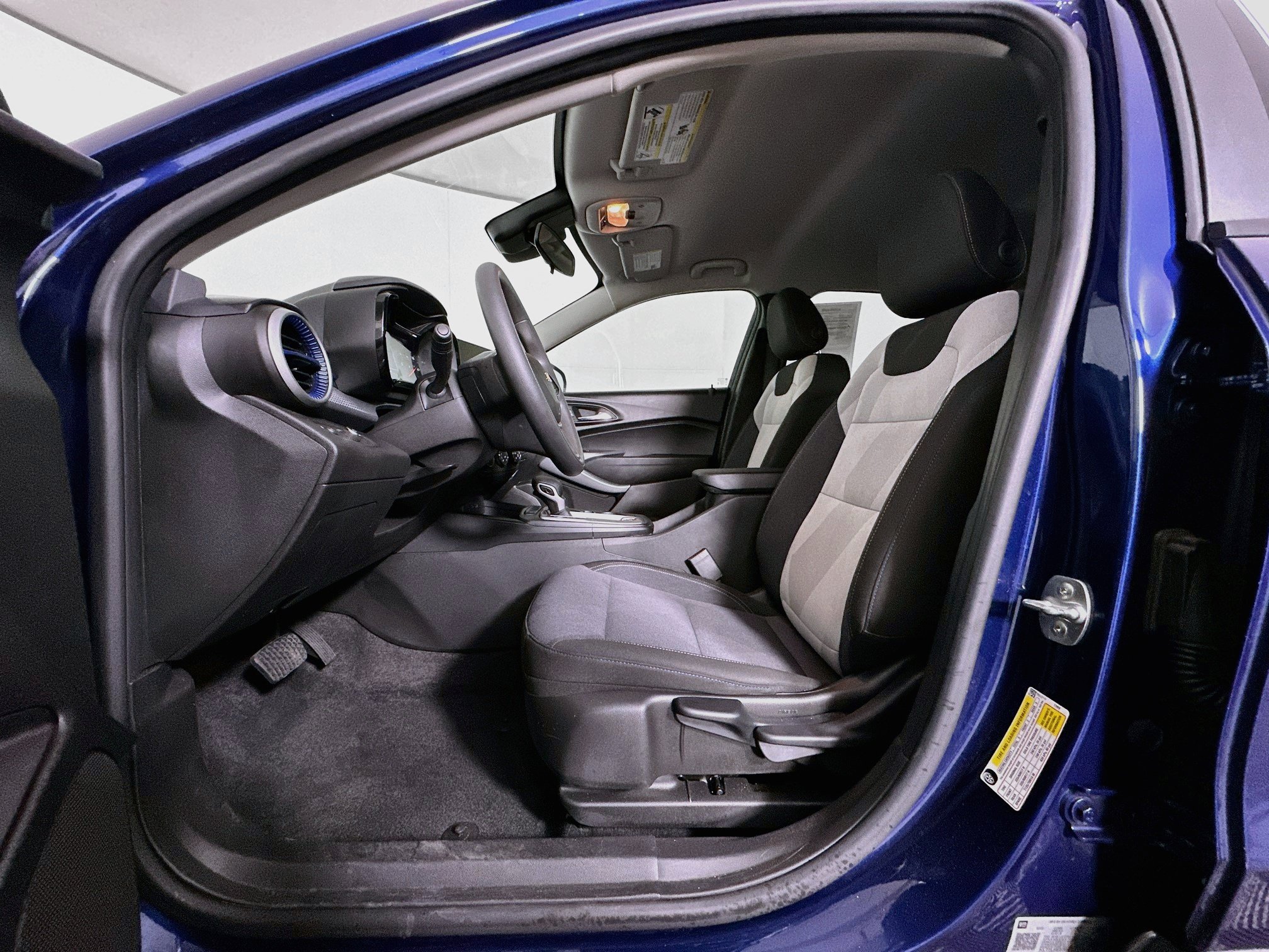Used 2024 Chevrolet Trax LS w/ LS Convenience Package FWD image 13