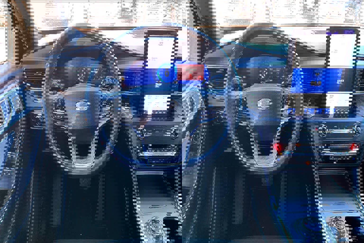 Used 2020 Ford Explorer Platinum w/ Premium Technology Package image 9