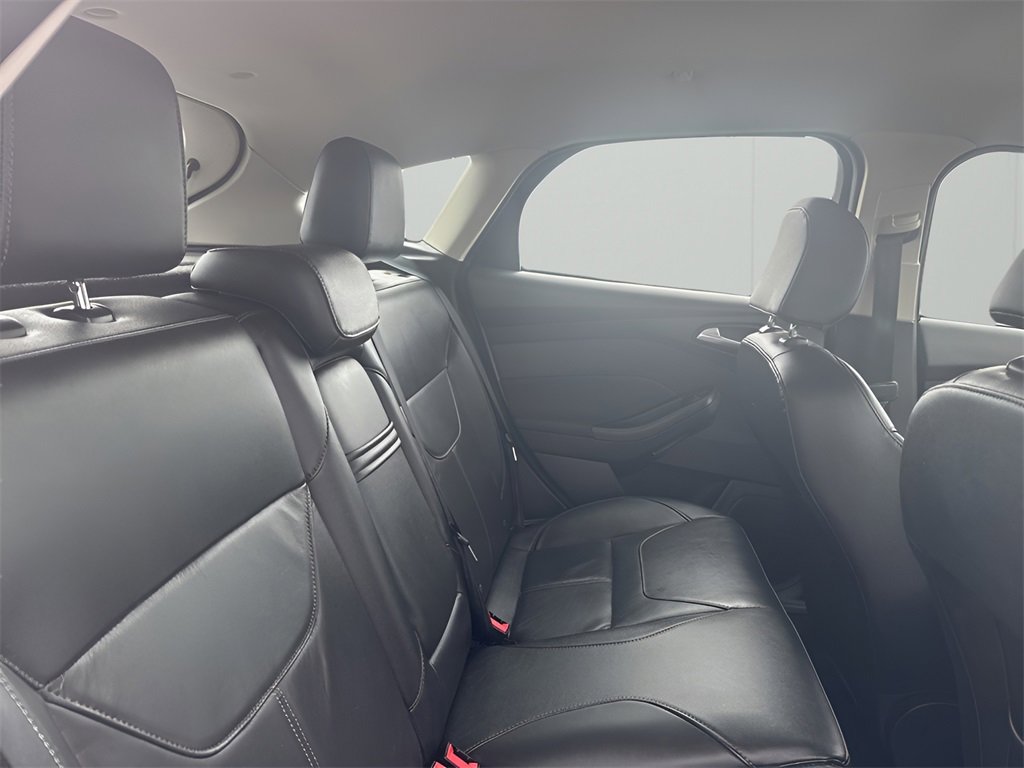 Used 2016 Ford Focus SE w/ Equipment Group 201A image 16