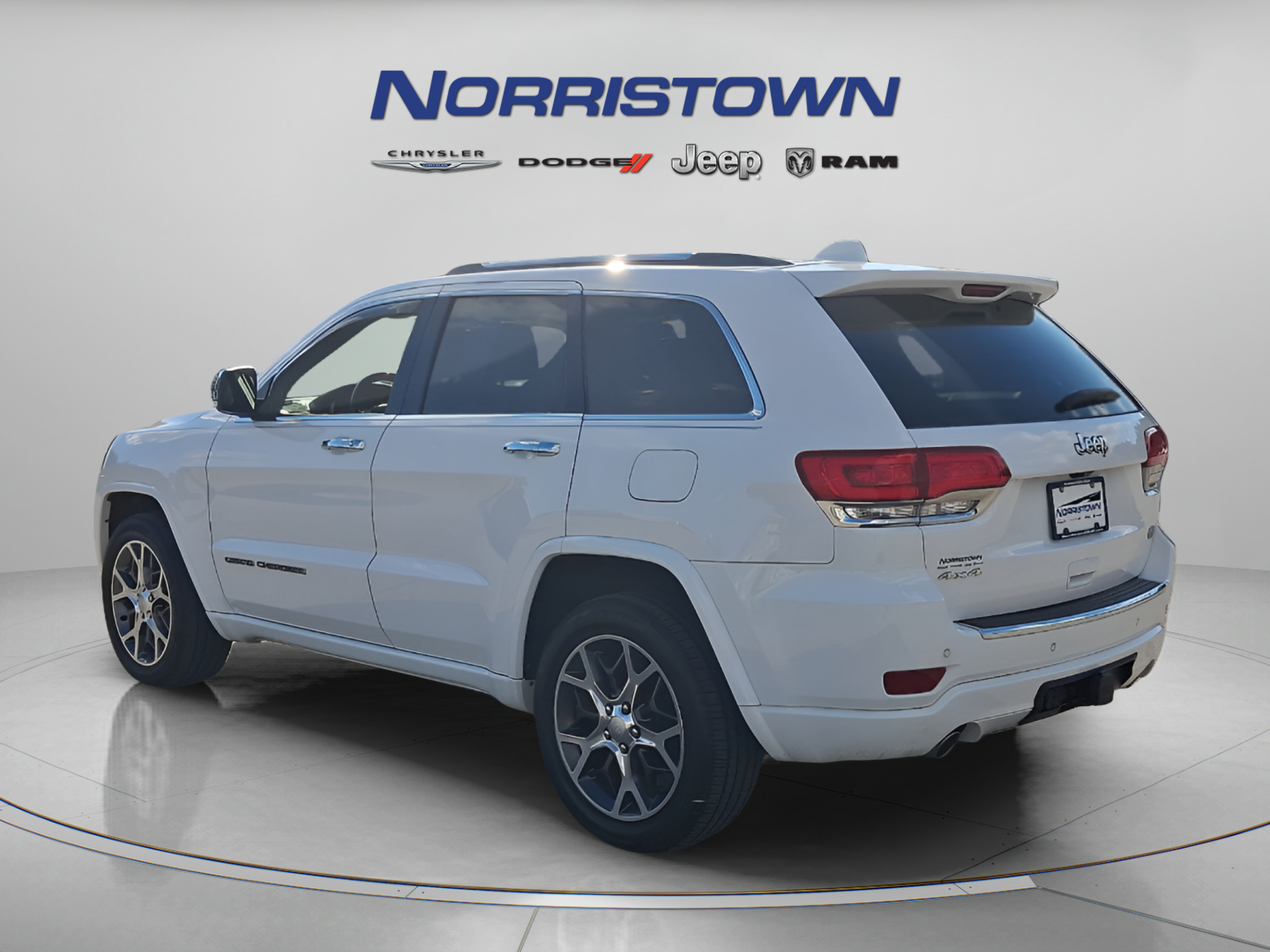 Certified 2021 Jeep Grand Cherokee Overland AWD/4WD image 4