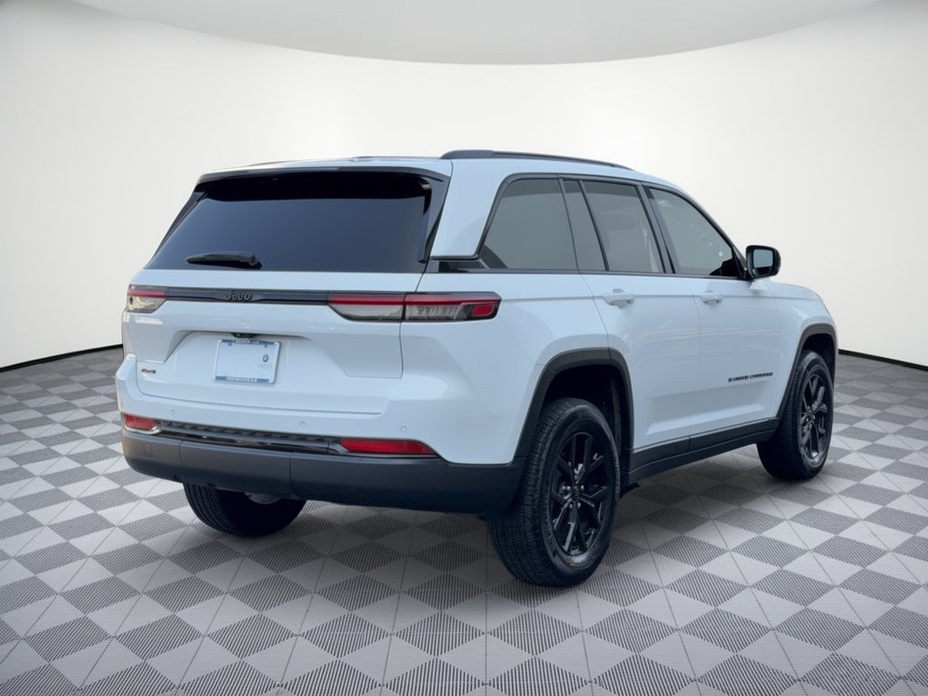 Used 2024 Jeep Grand Cherokee Altitude AWD/4WD image 9