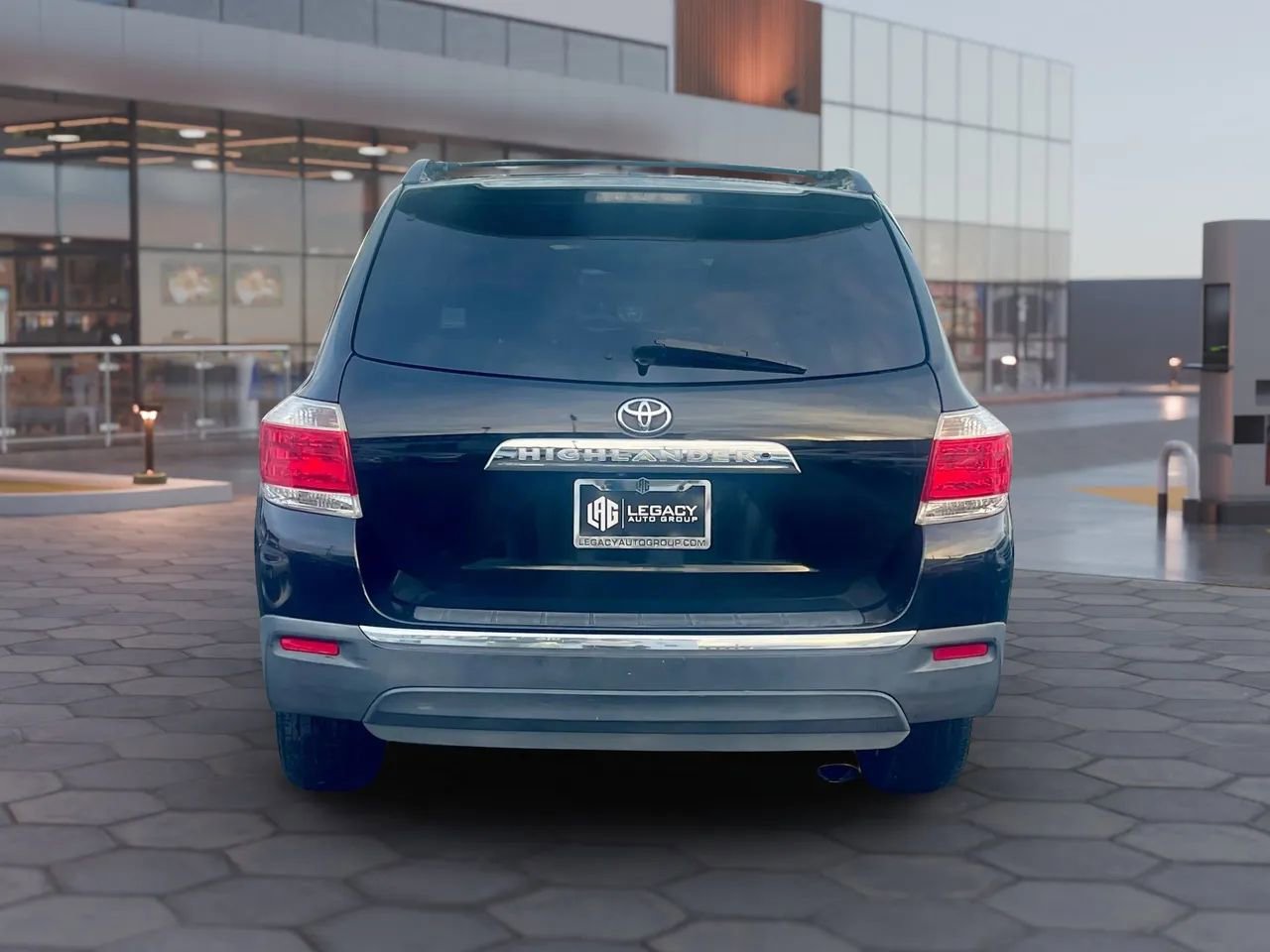 Used 2012 Toyota Highlander SE image 2