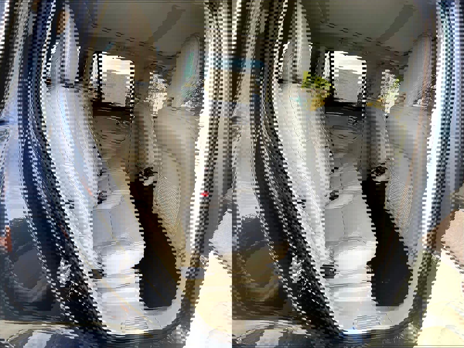 New 2026 Volvo XC90 B6 Ultra w/ Protection Package image 27