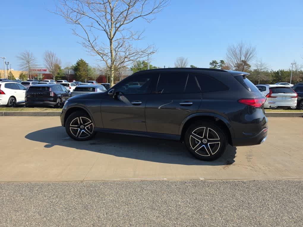 Used 2024 Mercedes-Benz GLC 300 4MATIC image 4