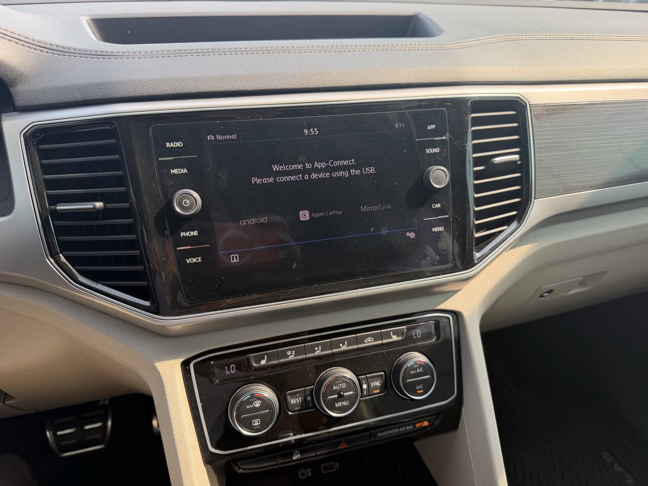 Used 2018 Volkswagen Atlas SEL AWD/4WD image 23