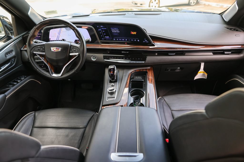 Used 2024 Cadillac Escalade ESV Premium Luxury w/ Performance Package AWD/4WD image 28