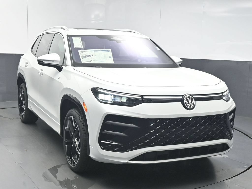 New 2026 Volkswagen Tiguan SEL R-Line AWD/4WD image 2