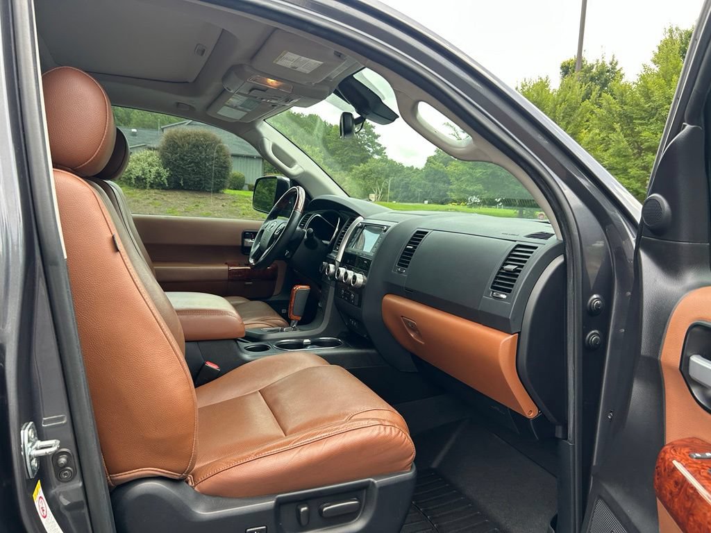 Used 2022 Toyota Sequoia Platinum AWD/4WD image 39