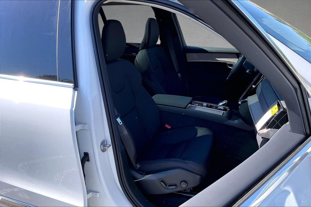 New 2026 Volvo XC90 T8 Plus w/ Protection Package Premier AWD/4WD image 11