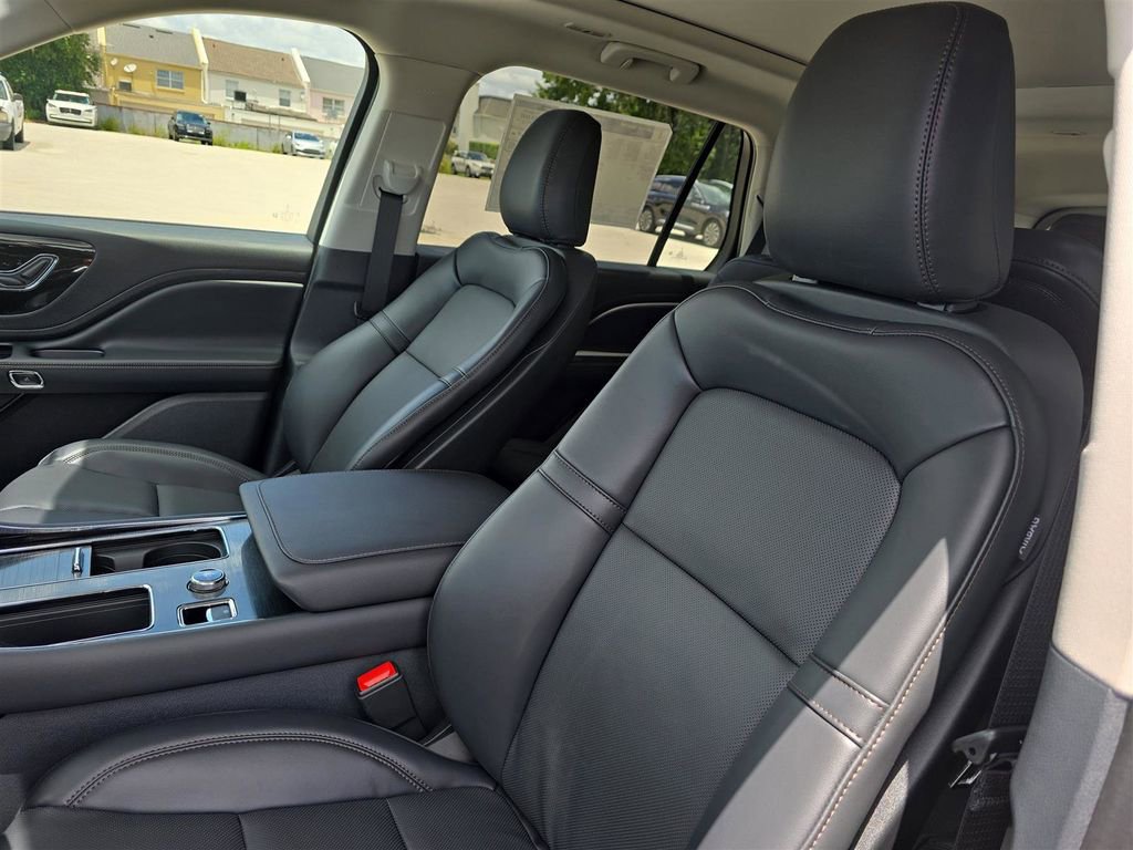 New 2025 Lincoln Aviator 2WD w/ Equipment Group 101A image 17