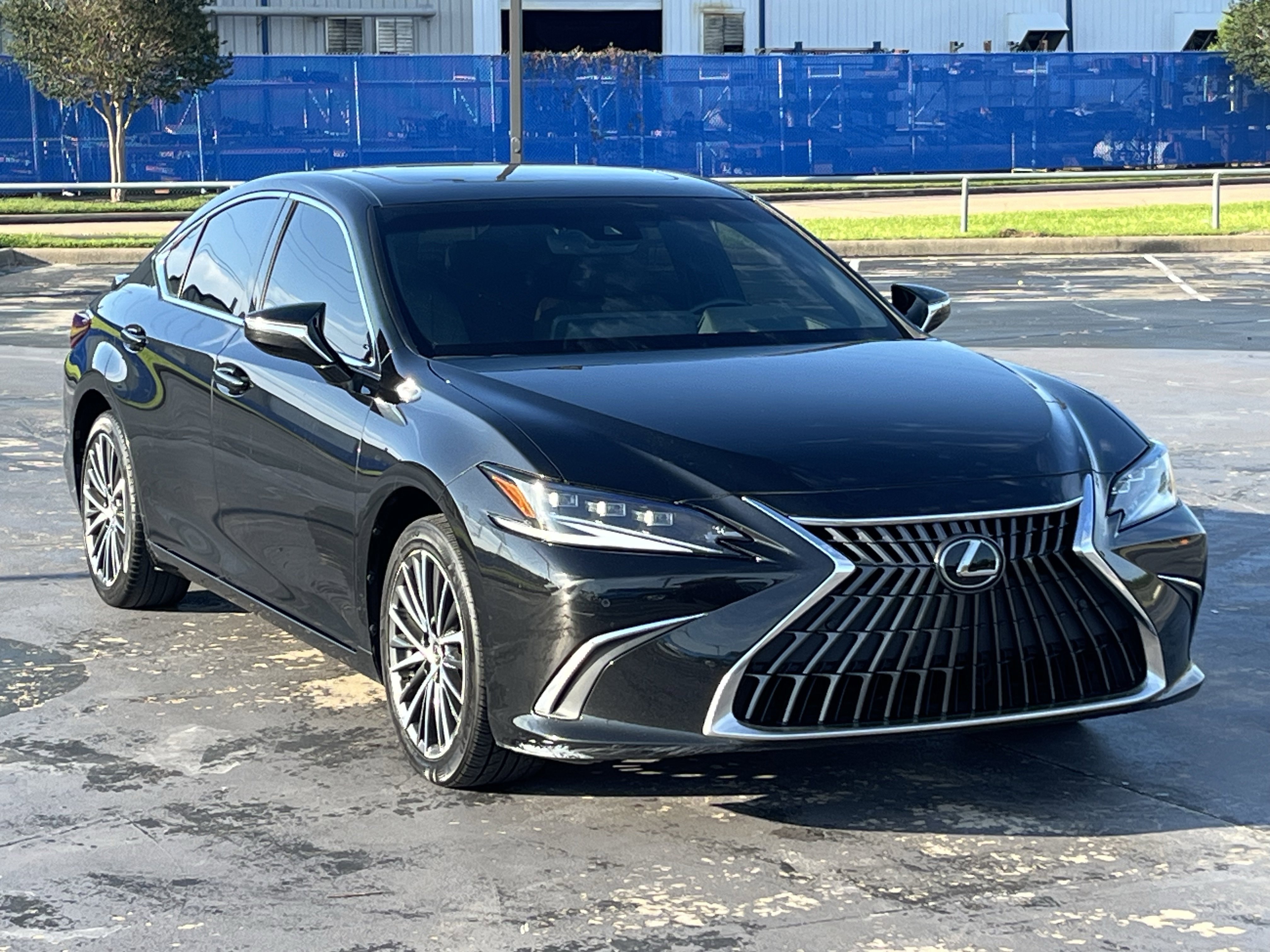 Used 2024 Lexus ES 300h w/ Premium Package FWD image 3