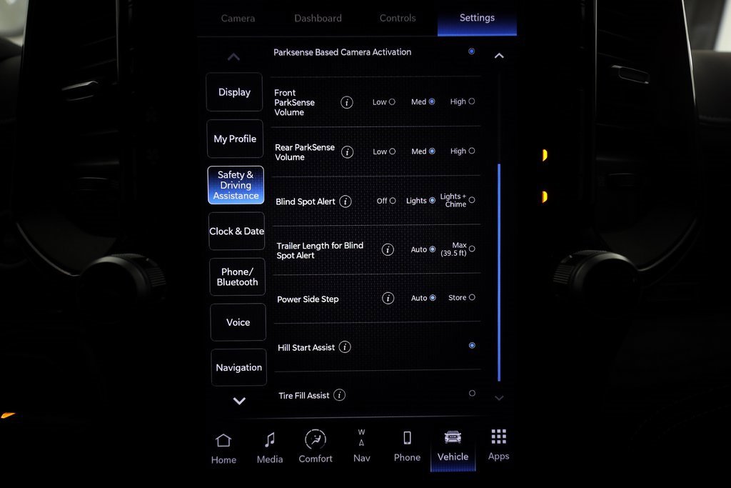 Used 2024 RAM 2500 Limited image 32